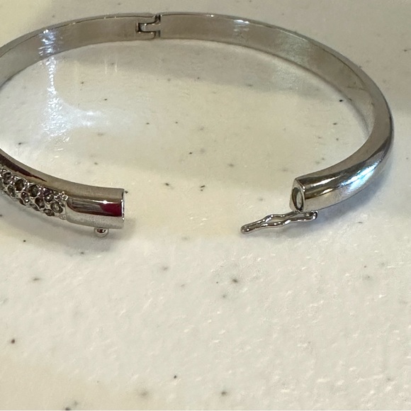 New Bracelet- made with Swarovski elements/ crystals- silver hinged bangle - Picture 13 of 15